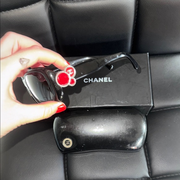 Chanel sunglasses - Picture 2 of 9